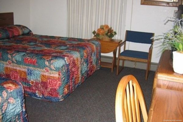 Budget Host Inn (Detroit Lakes)
